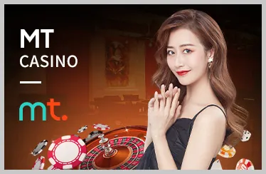 Bàn chơi Poker trực tuyến với các lá bài và chip